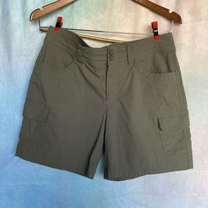 EDDIE BAUER Women’s Lightweight Summer Trail Cargo Shorts with Pockets (Green)